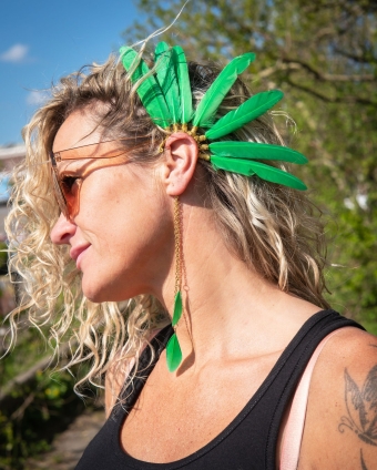 images/productimages/small/handgemaakte-boho-hippie-veren-oorhaak-green-parrot-handmade-feather-earcuff.jpg